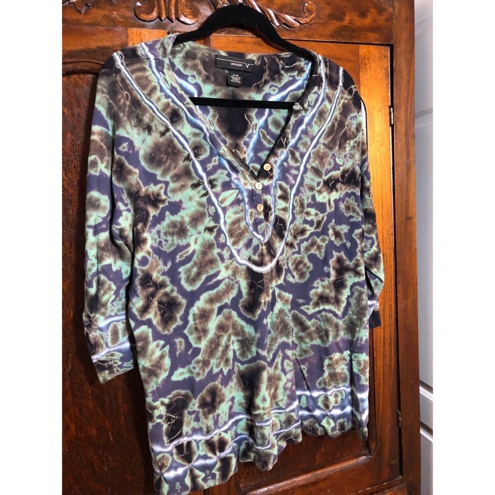 Cotton thermal tie-dye Henley.